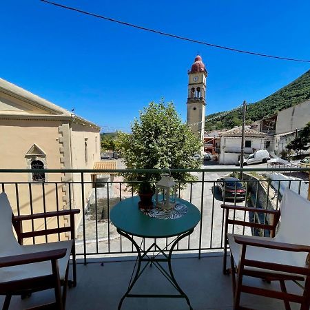 Ilianas Place Agios Matthaios  ภายนอก รูปภาพ