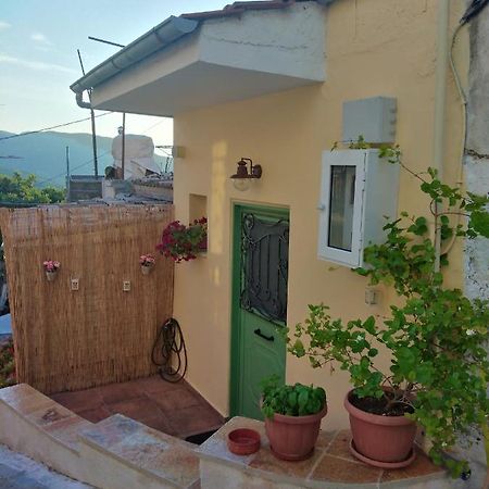 Ilianas Place Agios Matthaios  ภายนอก รูปภาพ