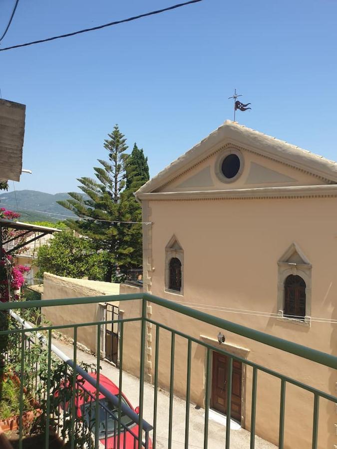 Ilianas Place Agios Matthaios  ภายนอก รูปภาพ