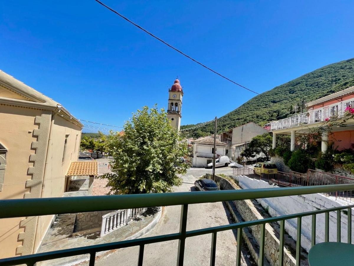 Ilianas Place Agios Matthaios  ภายนอก รูปภาพ