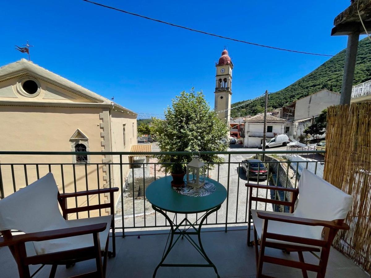 Ilianas Place Agios Matthaios  ภายนอก รูปภาพ